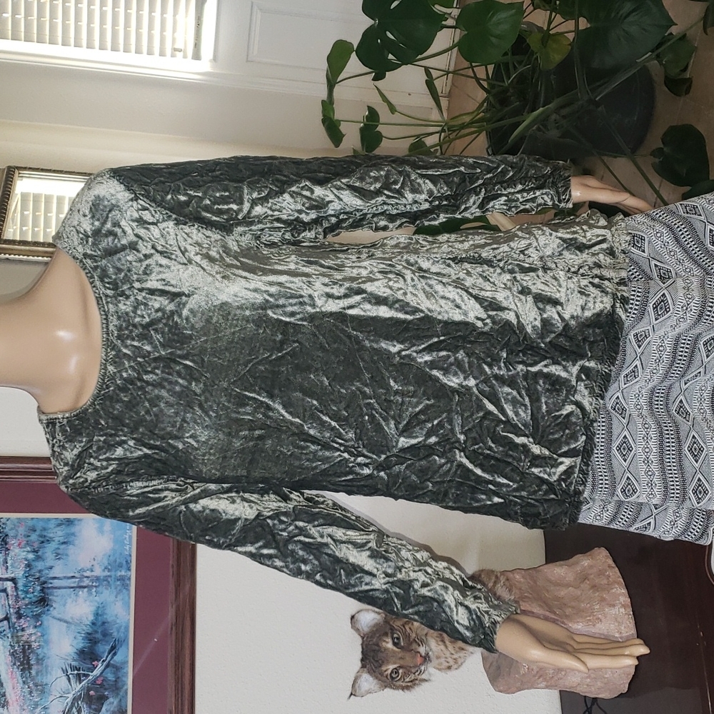 Allen Allen m crackled emerald green velvet long sleeve banded at the hems